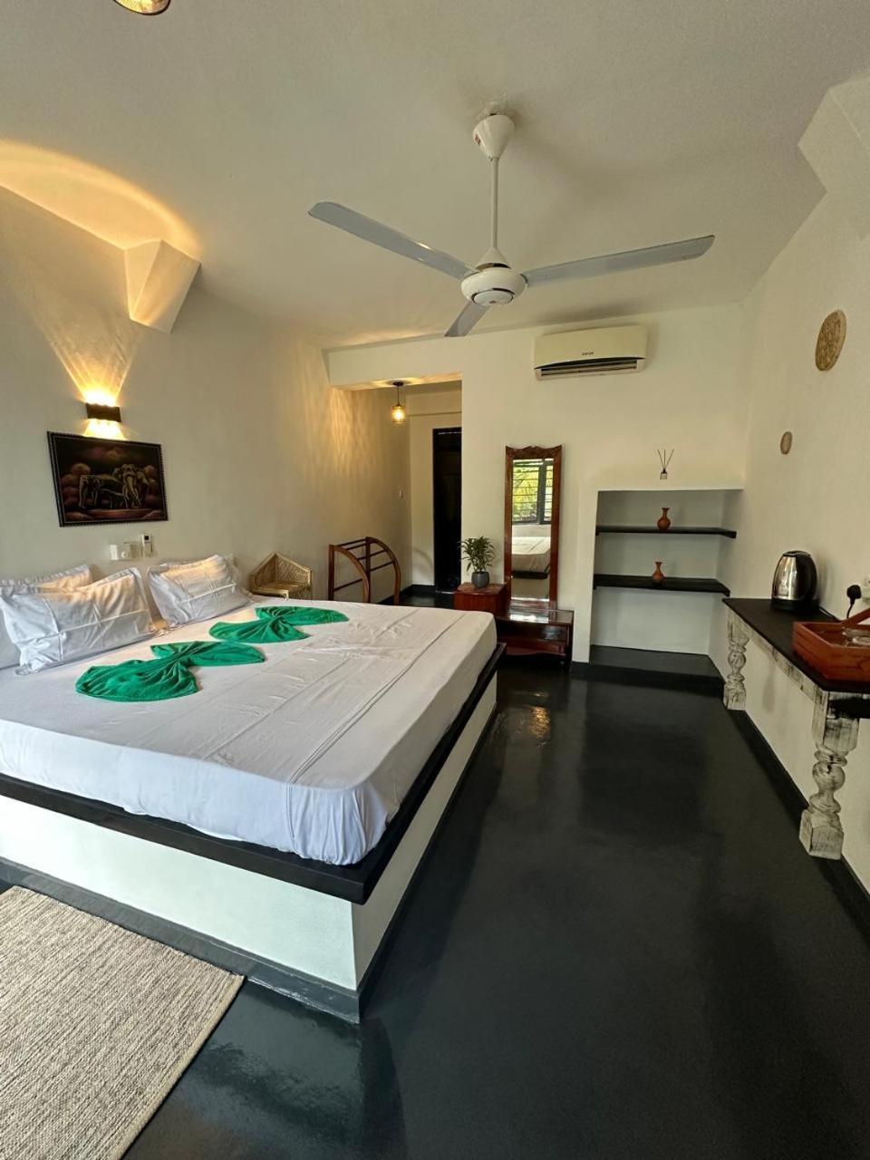 Hotel White Hill à Unawatuna Extérieur photo