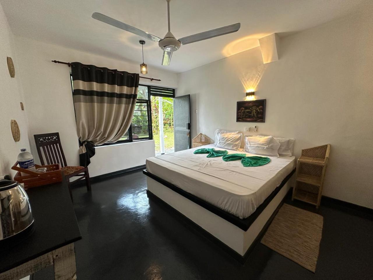 Hotel White Hill à Unawatuna Extérieur photo