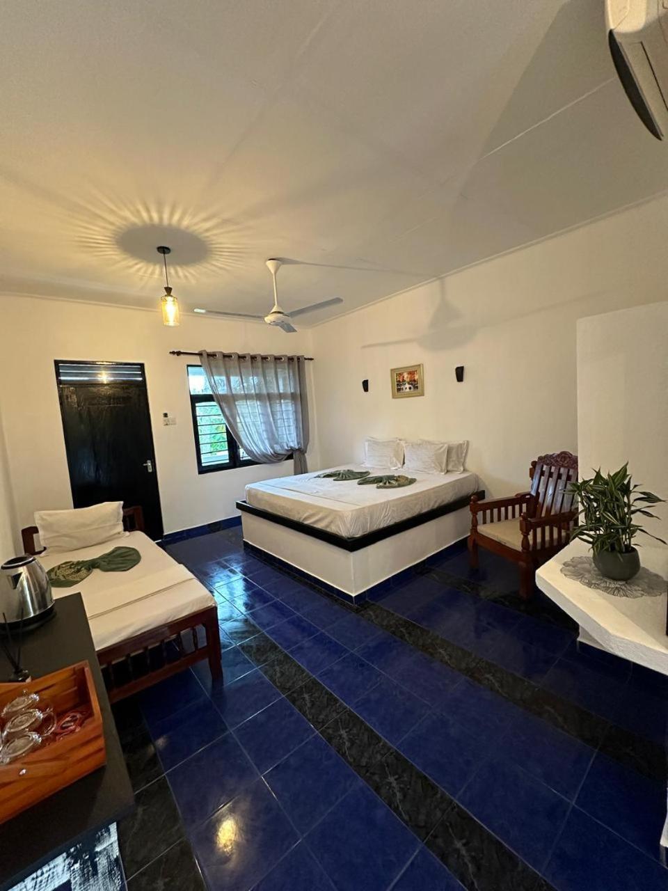 Hotel White Hill à Unawatuna Extérieur photo
