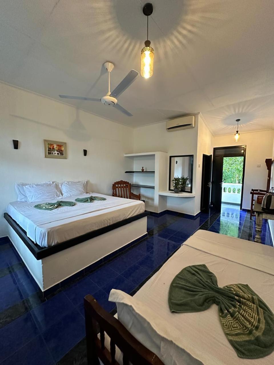 Hotel White Hill à Unawatuna Extérieur photo