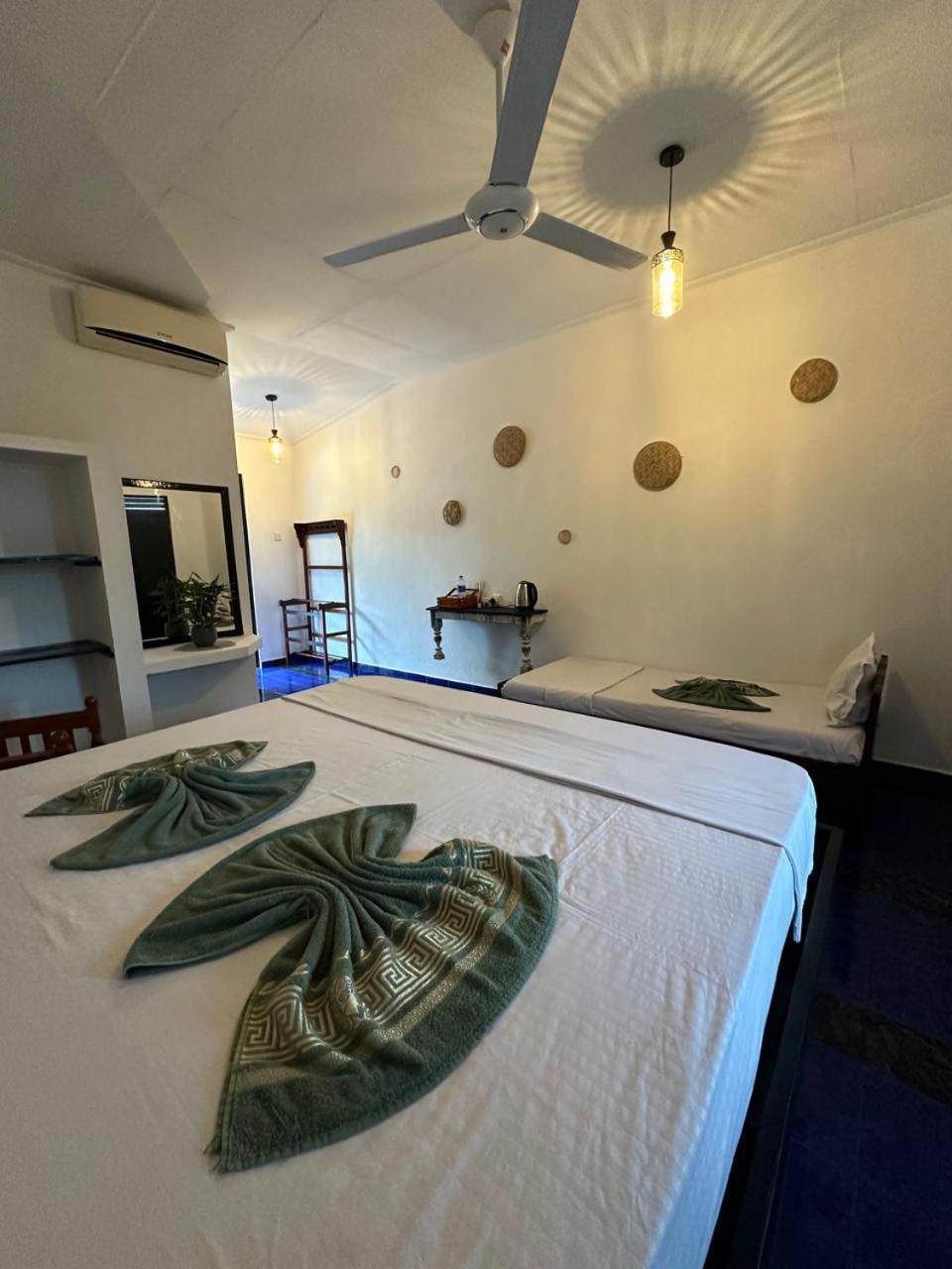 Hotel White Hill à Unawatuna Extérieur photo